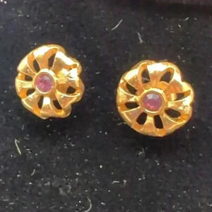 Vintage Estate Earrings Gold Tone Flower with pink stone